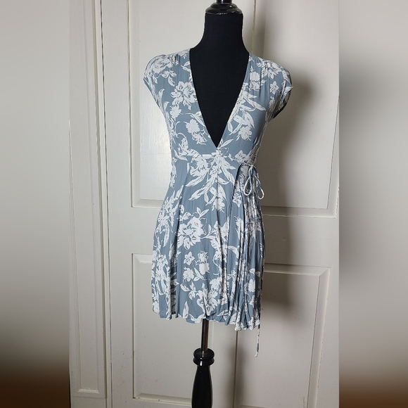 REFORMATION Raquel Blue Floral Wrap Mini Dress - Picture 1 of 7